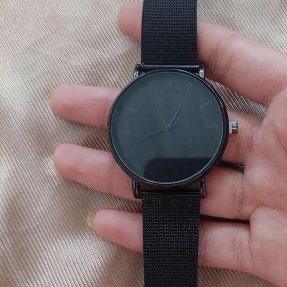 New Men’s Sleek Black On Black Stainless Steel Round Pointer Quartz Watch - Picture 5 of 12